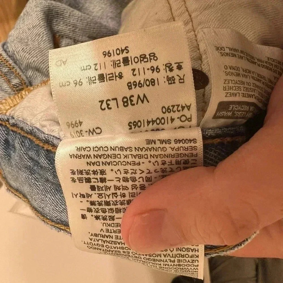 Levi’s distressed jeans size 38x32 - Picture 6 of 6